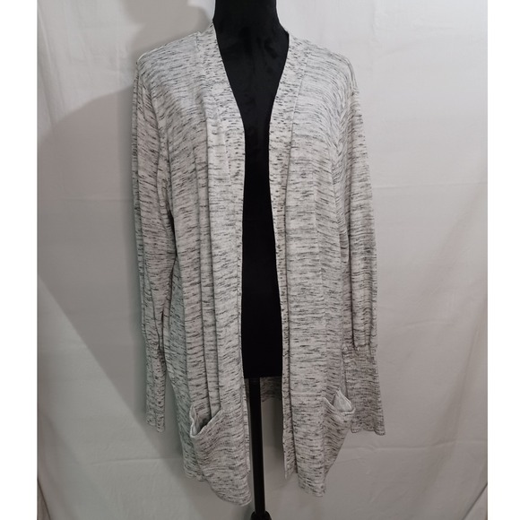 Basic Editions Sweaters - Women's‎ Basic Editions Black & White Open Cardigan with Front Pockets Size 2X